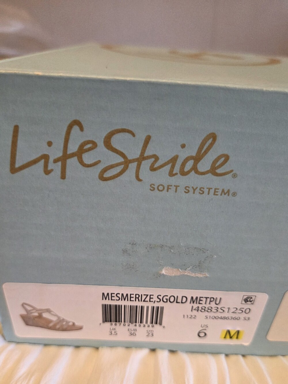 Life Stride Mesmerize Sandal in Metallic Gold 6 New With Box Never Worn. Classy